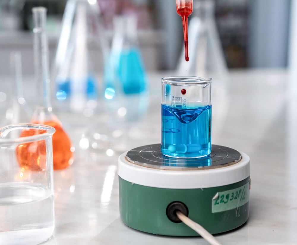 raw material mixing for sunscreen, cosmetic lab formulation